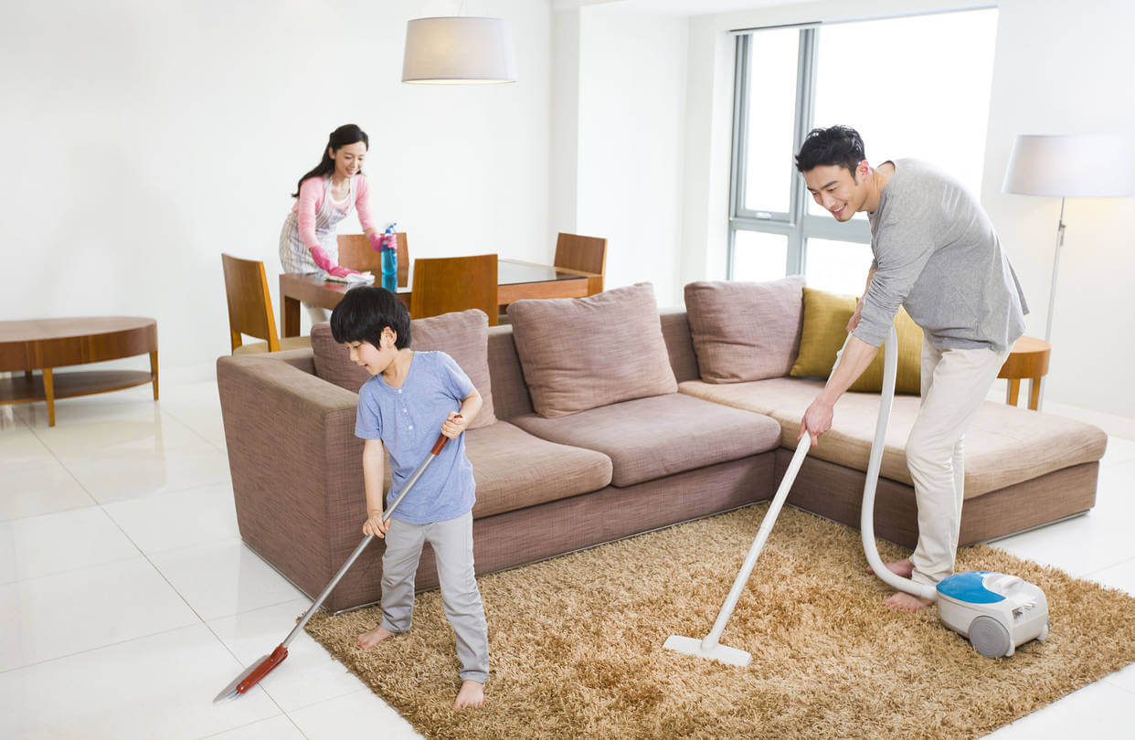 Dọn dẹp nhà cửa trước khi trang trí ngày Tết